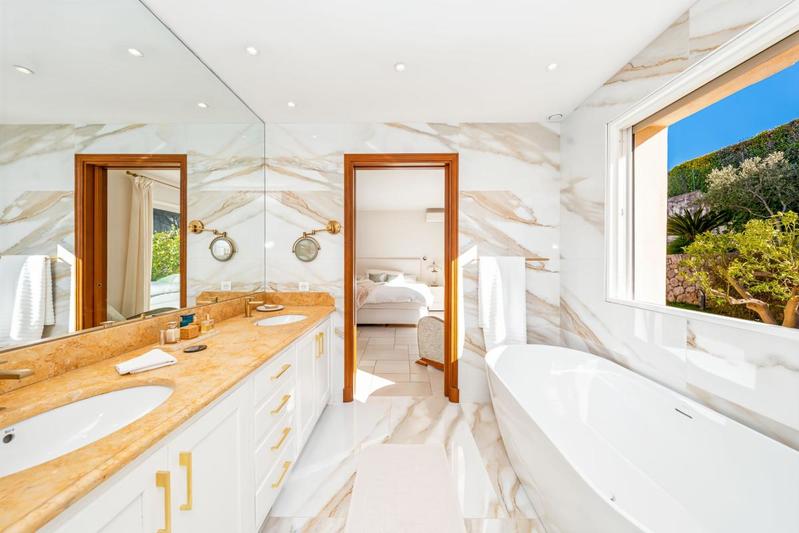 Villa - 300 m² - 6 pièces