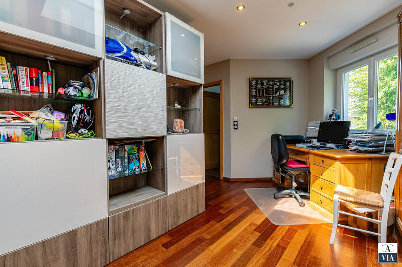 Maison - 235 m² - 8 pièces