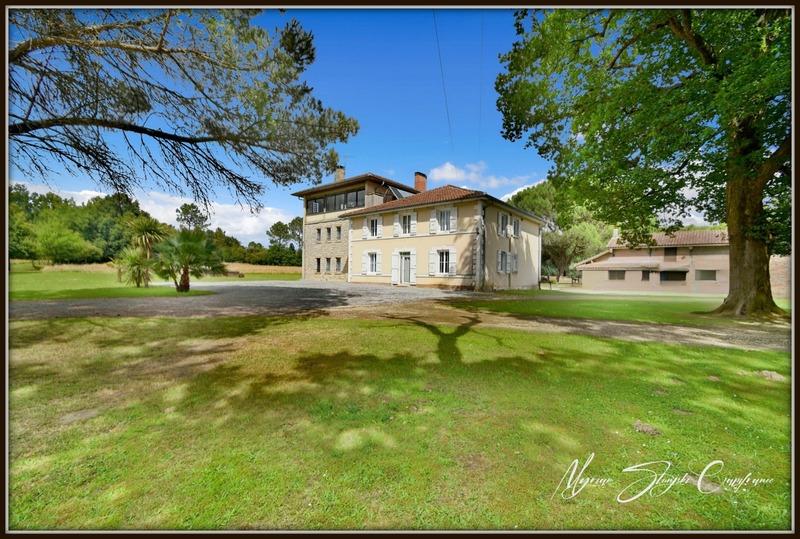 Maison de maîtres - 450 m² - 11 pièces