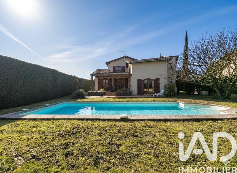 Maison - 231 m² - 7 pièces