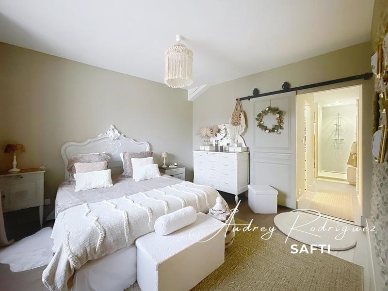 Maison - 310 m² - 11 pièces