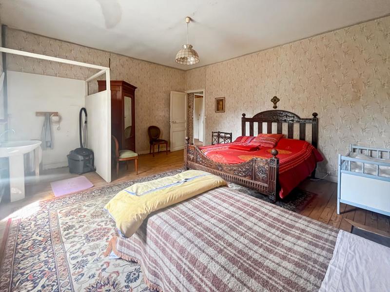 Maison - 301 m² - 10 pièces