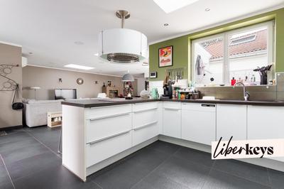 Maison - 208 m² - 8 pièces