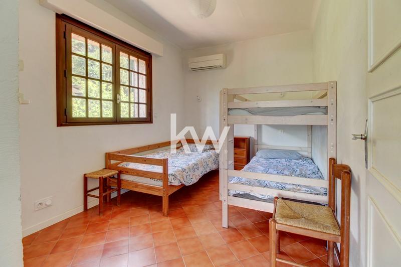 Maison - 213 m² - 10 pièces