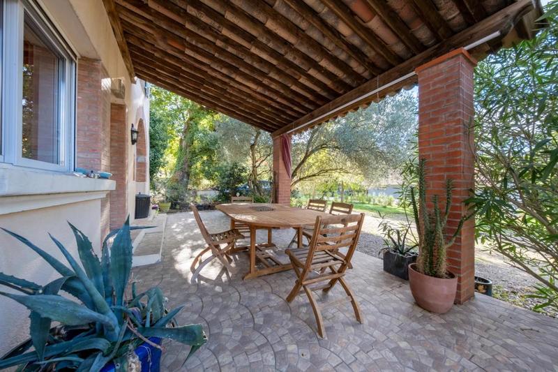 Maison - 253 m² - 7 pièces