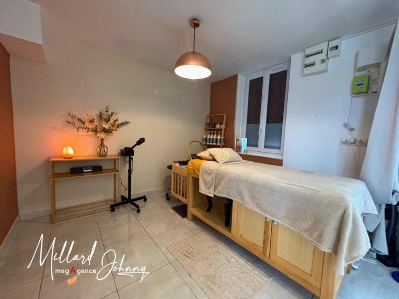 Maison - 204 m² - 9 pièces