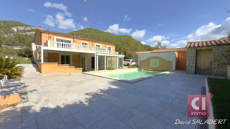 Maison - 163 m² - 6 pièces