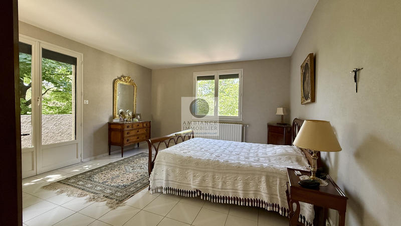 Maison - 220 m² - 8 pièces