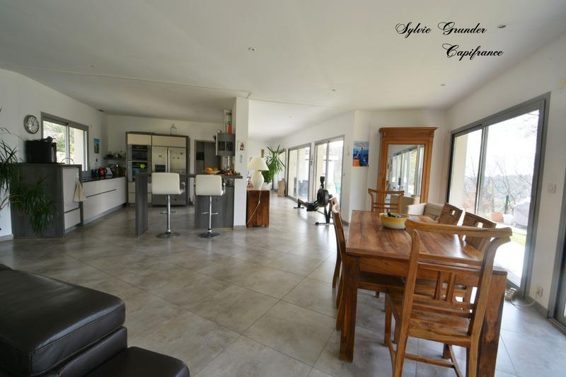 Maison - 180 m² - 5 pièces