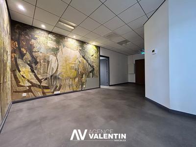 Local d'activités - 104 m²