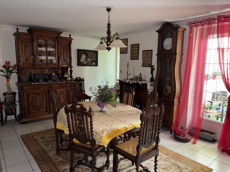 Maison - 202 m² - 10 pièces