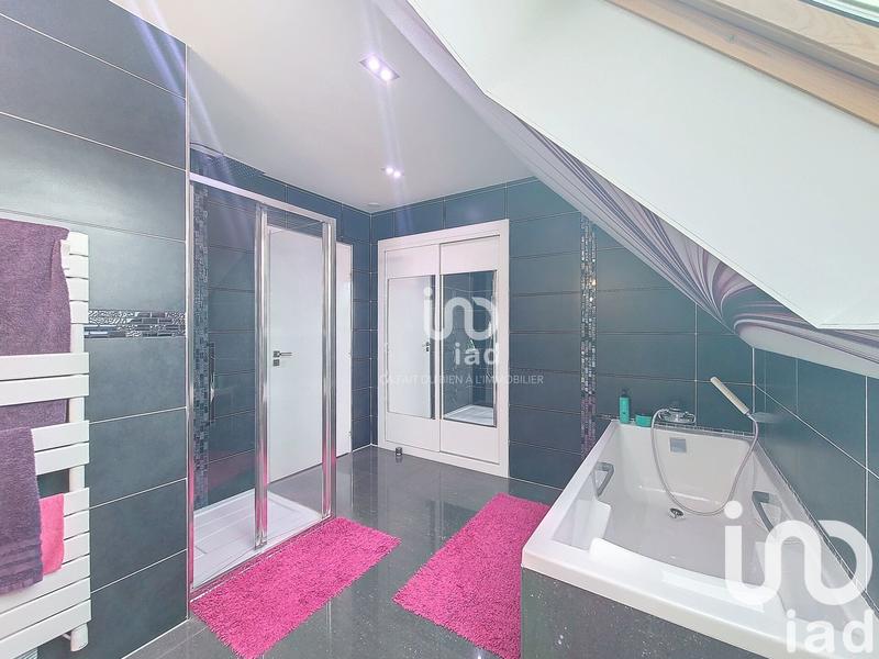 Maison - 240 m² - 8 pièces