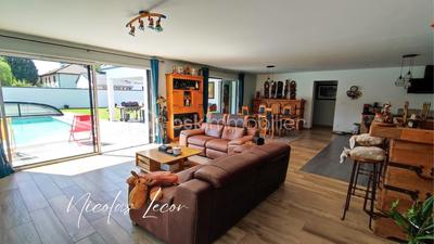 Propriété - 250 m² - 9 pièces