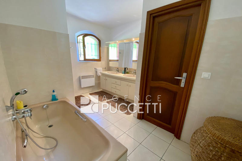 Demeure - 230 m² - 8 pièces