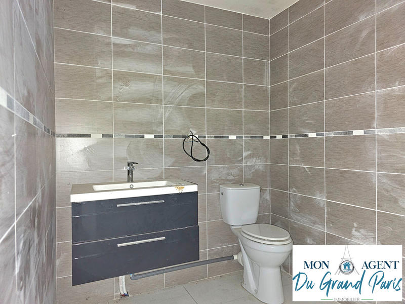 Local commercial - 120 m² - 4 pièces