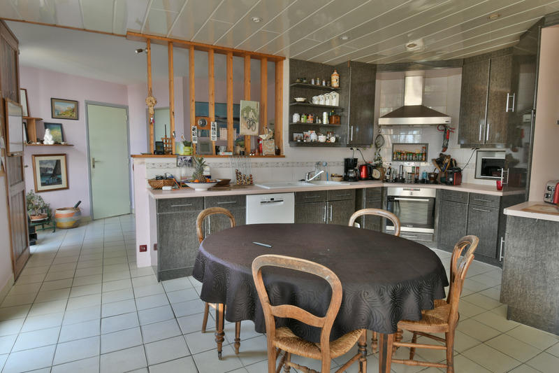 Maison - 246 m² - 10 pièces