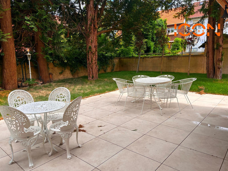 Maison - 217 m² - 8 pièces