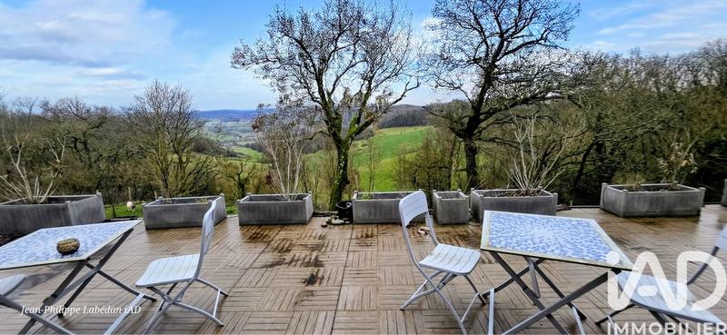 Maison - 370 m² - 8 pièces