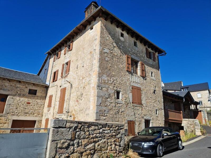 Corps de ferme - 240 m² - 9 pièces