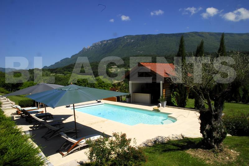 Maison - 344 m² - 8 pièces