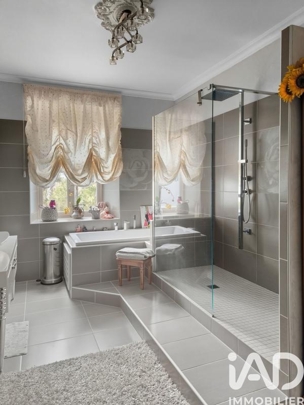 Maison - 375 m² - 11 pièces