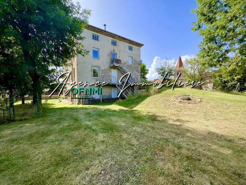 Maison - 846 m² - 26 pièces