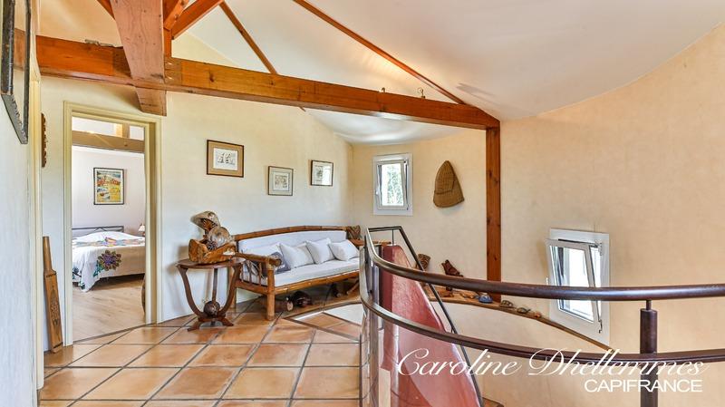 Maison - 218 m² - 8 pièces