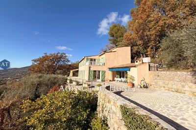 Maison - 216 m² - 6 pièces