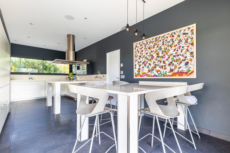 Maison contemporaine - 287 m² - 7 pièces