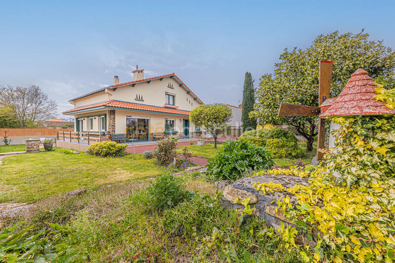 Maison - 163 m² - 8 pièces