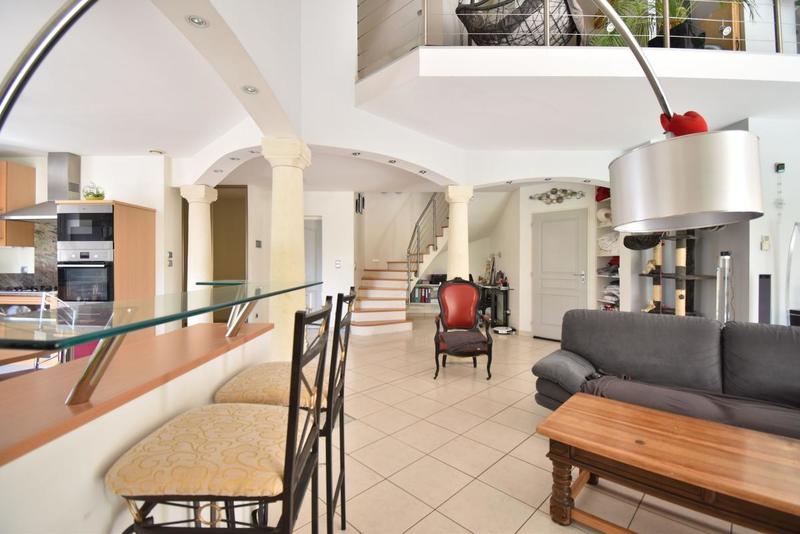 Villa - 240 m² - 6 pièces