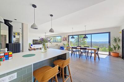 Maison - 215 m² - 6 pièces