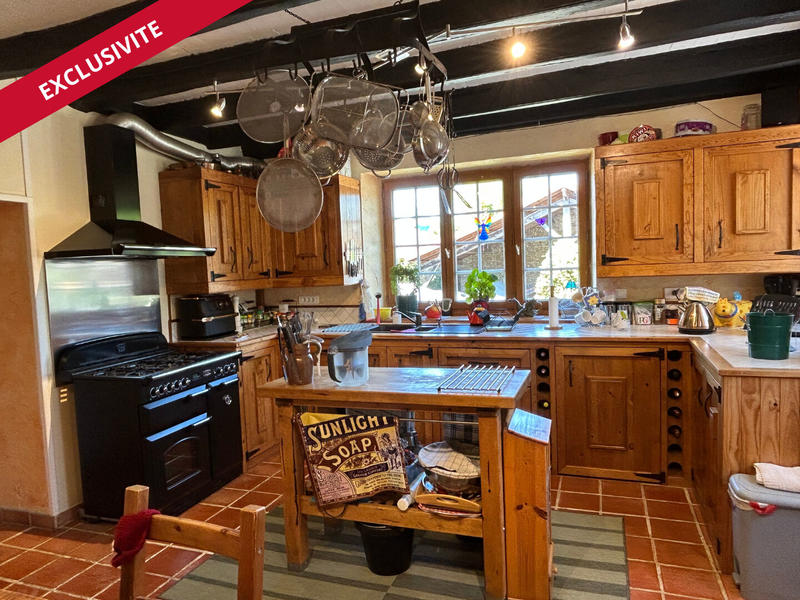 Maison - 210 m² - 7 pièces