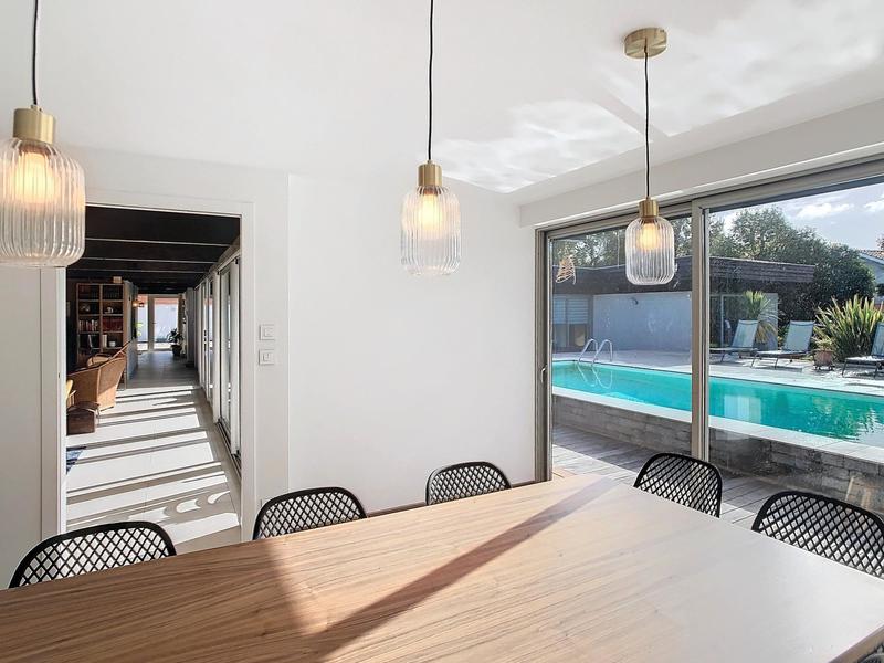 Maison - 310 m² - 10 pièces