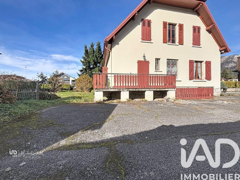 Maison - 205 m² - 10 pièces