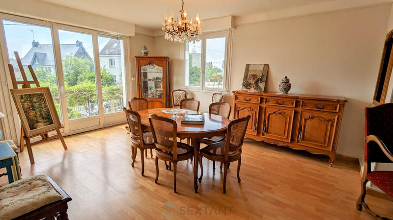 Maison - 168 m² - 9 pièces