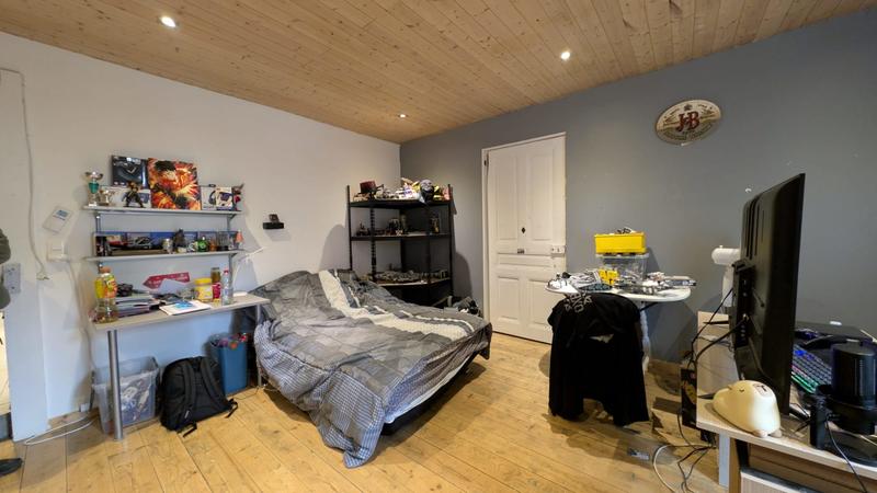 Maison - 239 m² - 8 pièces