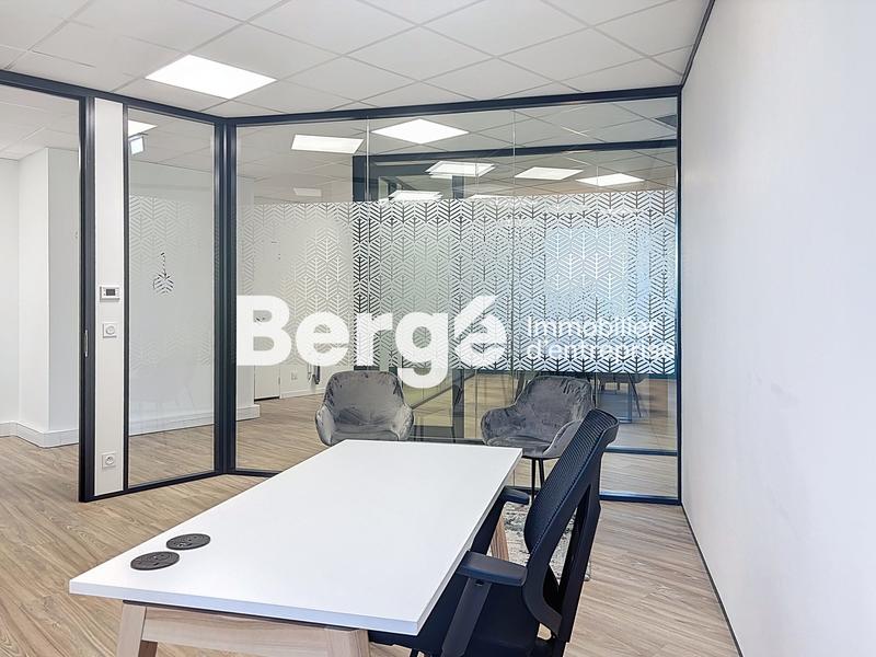 Bureau - 487 m²