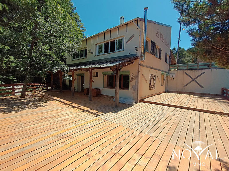 Maison - 240 m² - 5 pièces