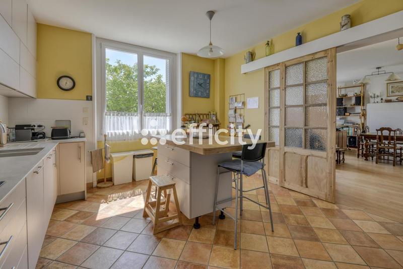 Maison - 217 m² - 9 pièces