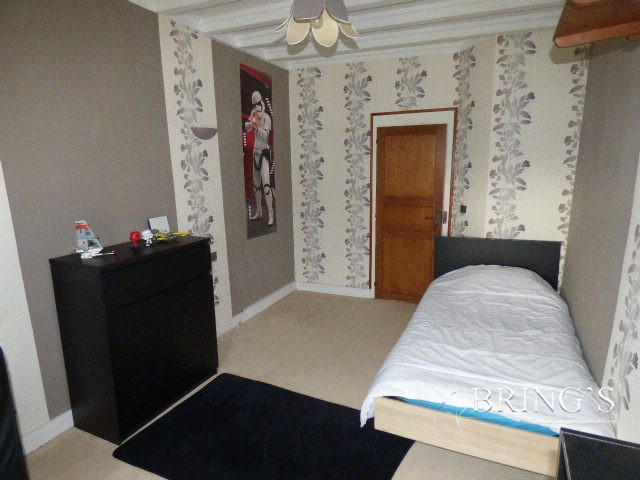 Maison - 222 m² - 8 pièces