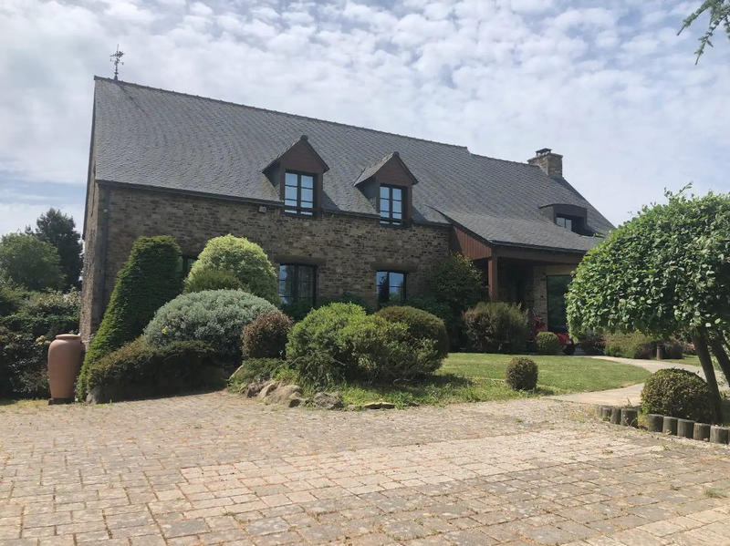 Maison - 280 m² - 10 pièces