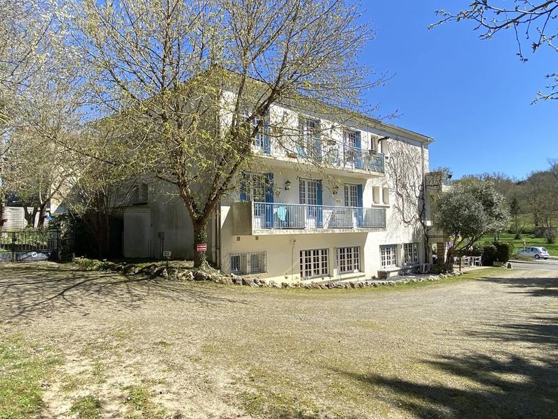 Appartement - 556 m² - 20 pièces