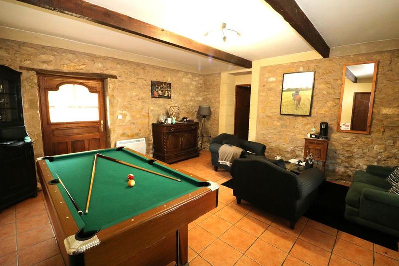 Propriété - 220 m² - 9 pièces