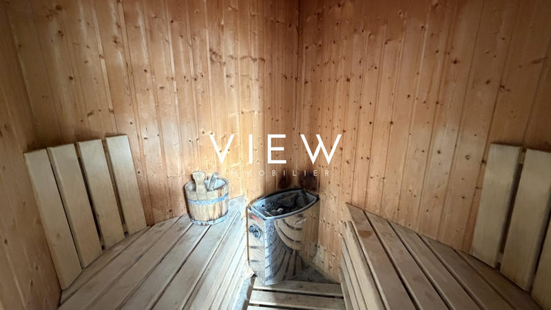 Maison - 202 m² - 7 pièces