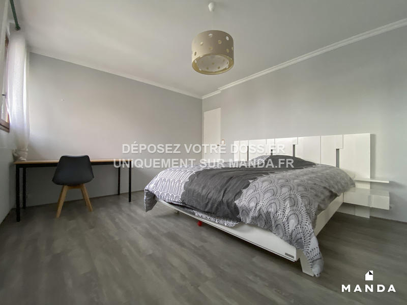 Chambre - 12 m² - 8 pièces