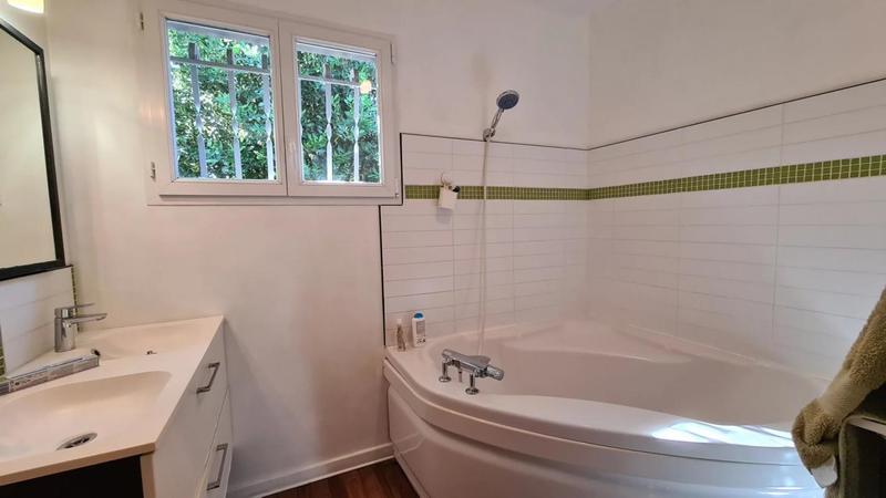 Villa - 208 m² - 8 pièces