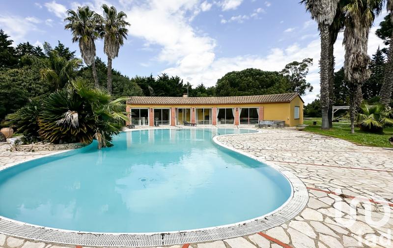 Maison - 360 m² - 5 pièces