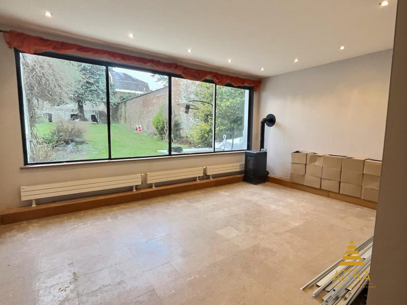 Maison - 374 m² - 8 pièces