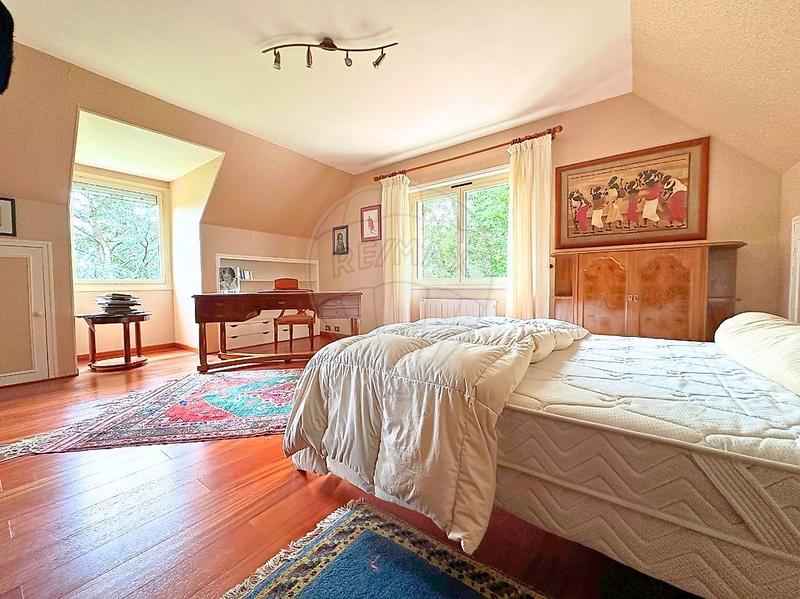 Propriété - 220 m² - 8 pièces